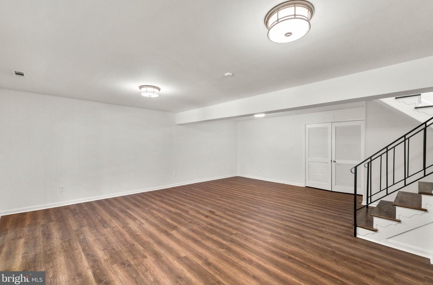 6118 Buckingham Mnr Dr, Baltimore MD 21210-1004 exterior