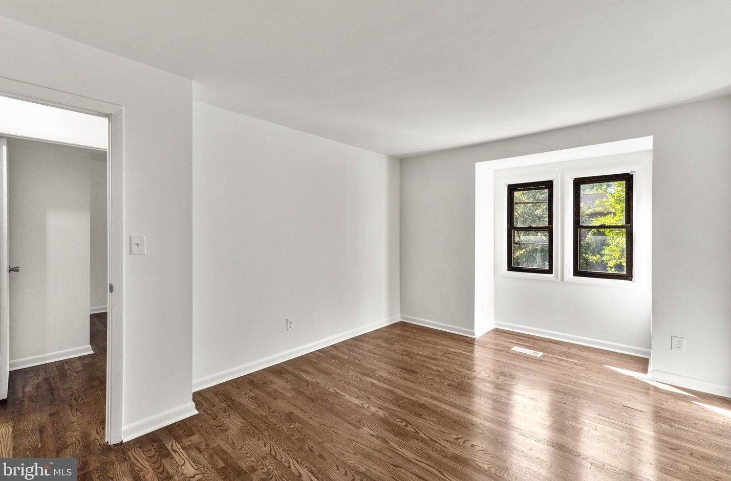 6118 Buckingham Mnr Dr, Baltimore MD 21210-1004 exterior