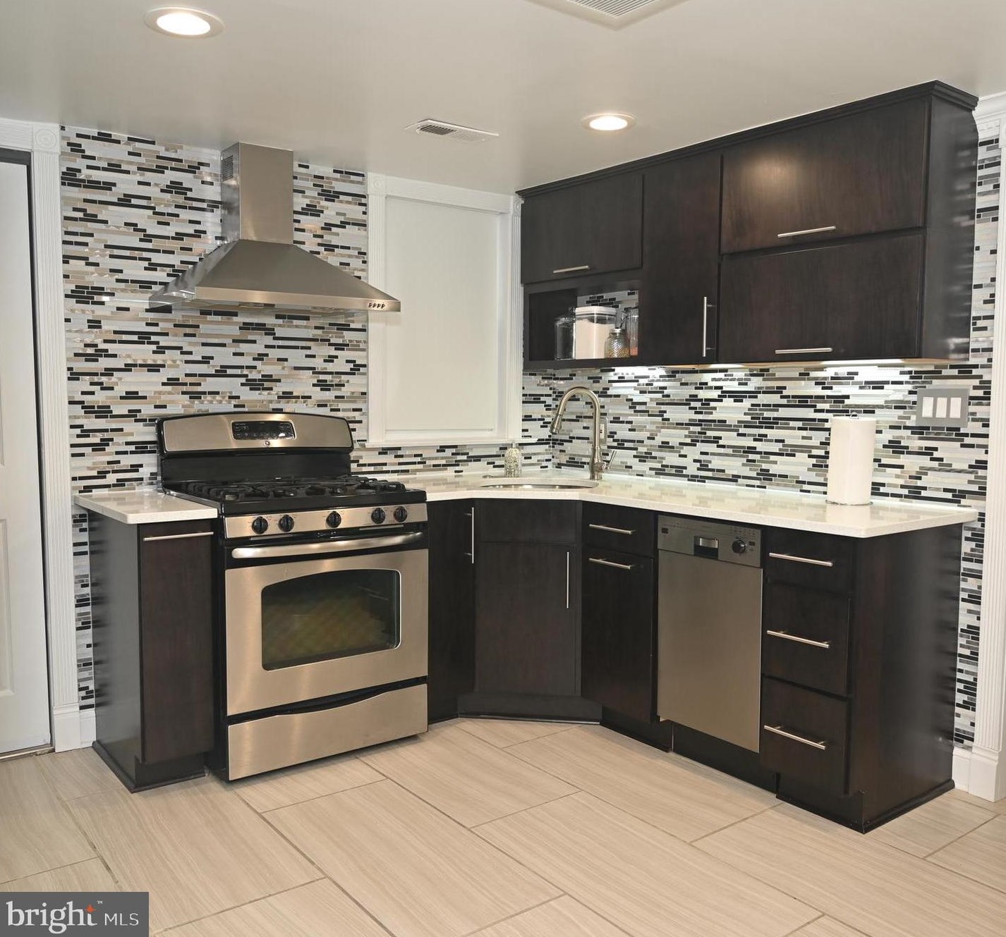 7014 Dunbar Ave, Baltimore MD  21222 exterior