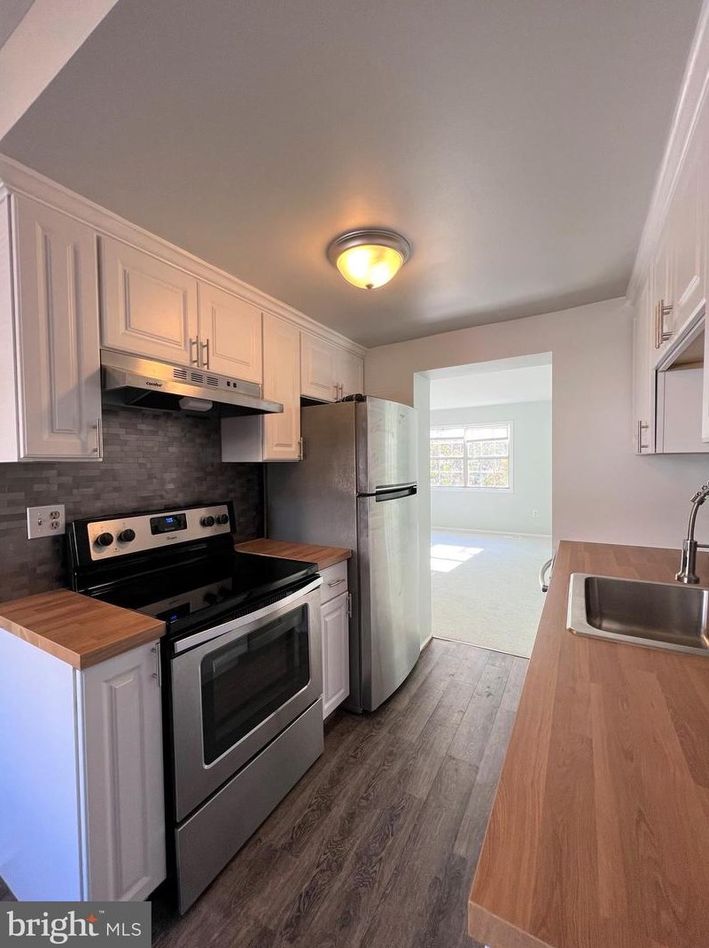19 Middleview Ct, Baltimore MD  21244-2621 exterior
