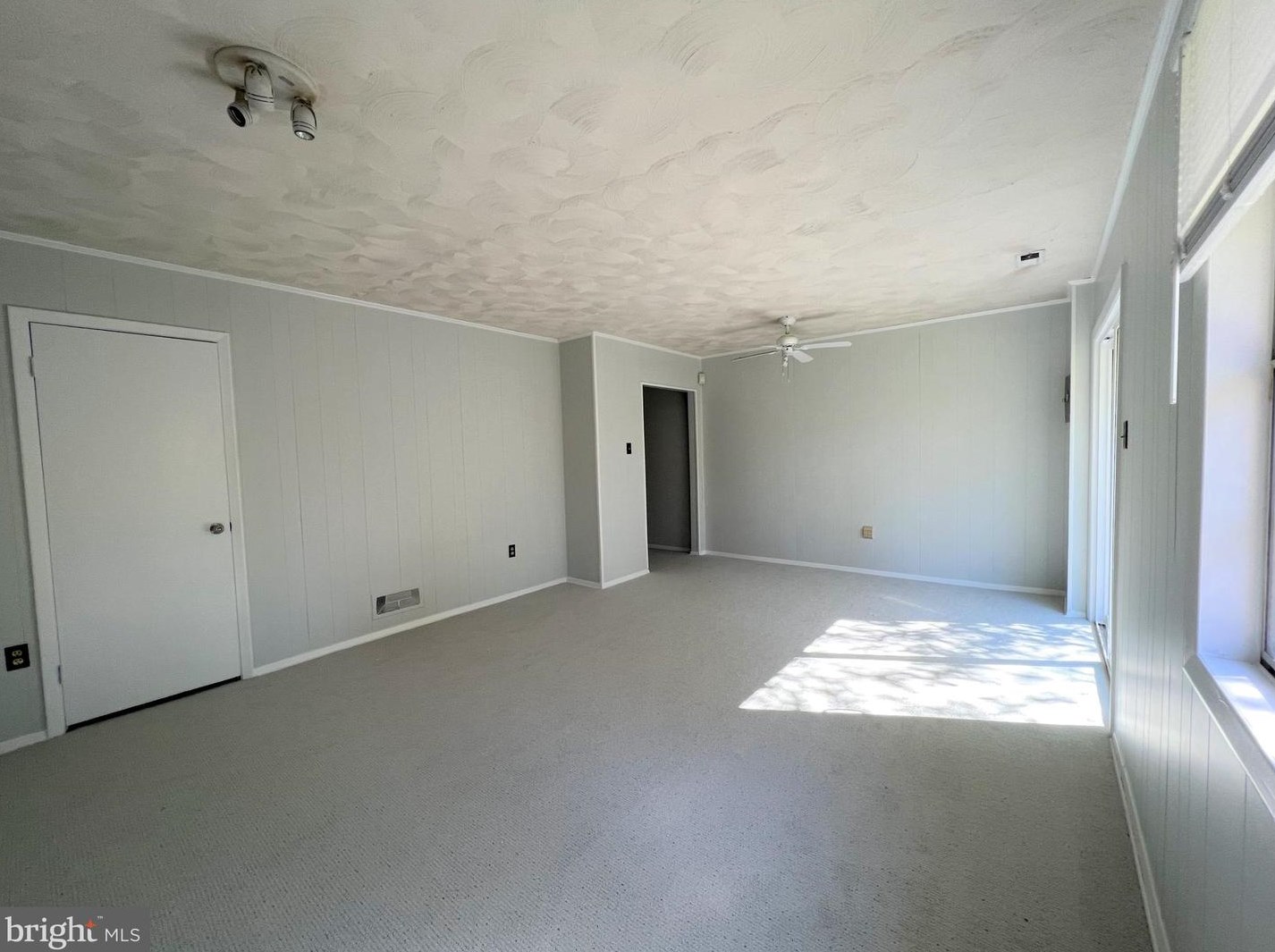 19 Middleview Ct, Baltimore MD  21244-2621 exterior