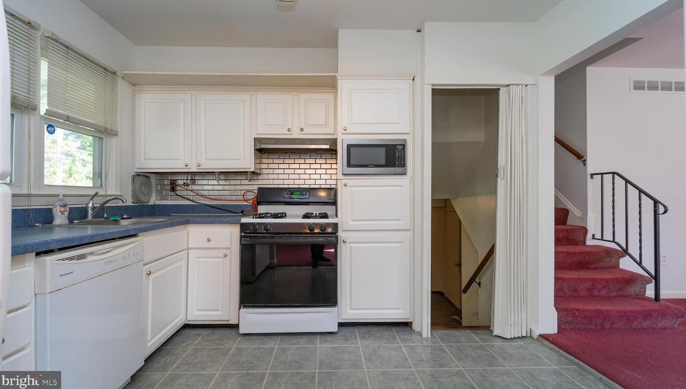 6008 Black Friars Cir, Baltimore MD 21228-2706 exterior