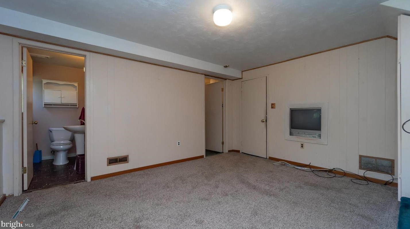 6008 Black Friars Cir, Baltimore MD 21228-2706 exterior