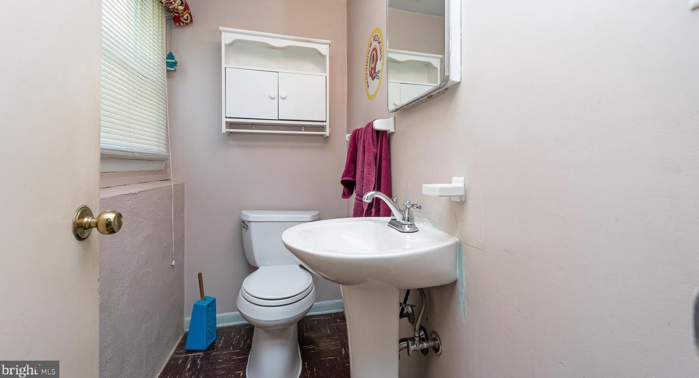 6008 Black Friars Cir, Baltimore MD 21228-2706 exterior