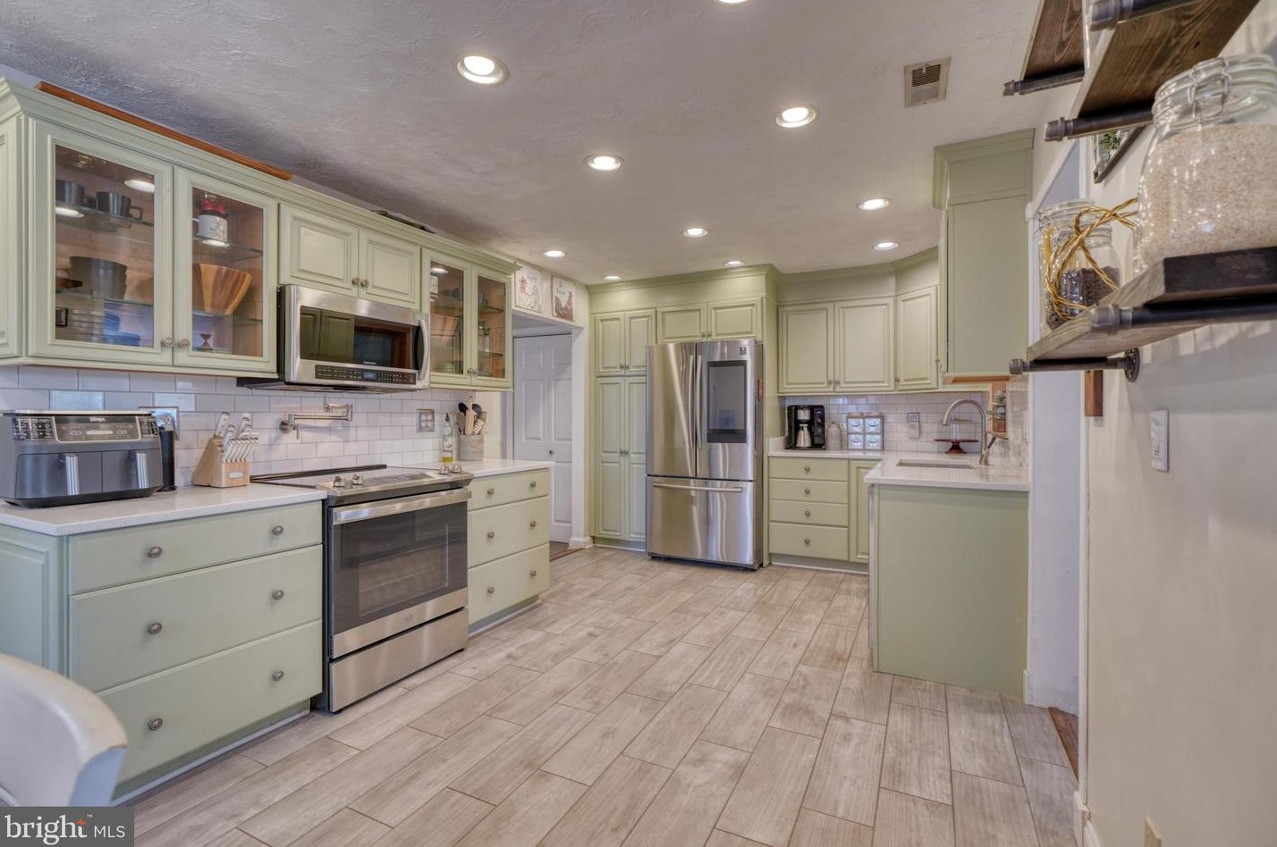 336 Ida Ave, Baltimore MD  21221-4737 exterior