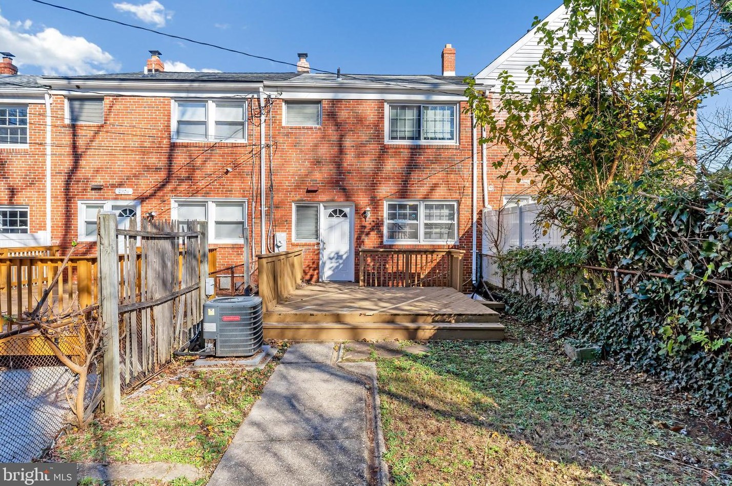 1202 Newfield Rd, Baltimore MD  21207-4863 exterior