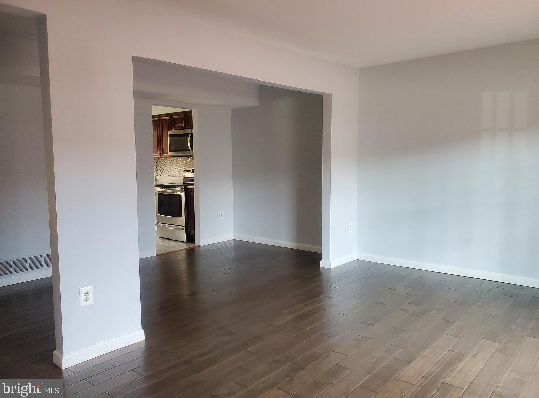 101 Marine Oaks Dr, Baltimore, MD 21221-2931