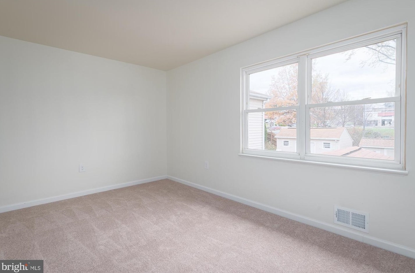 8602 Heathrow Rd, Baltimore MD  21236-2706 exterior