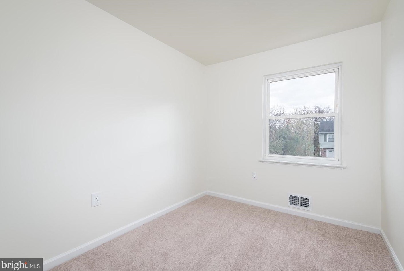 8602 Heathrow Rd, Baltimore MD  21236-2706 exterior