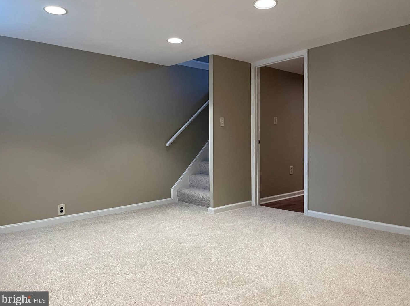 1112 Elm Rd, Baltimore MD  21227-3936 exterior
