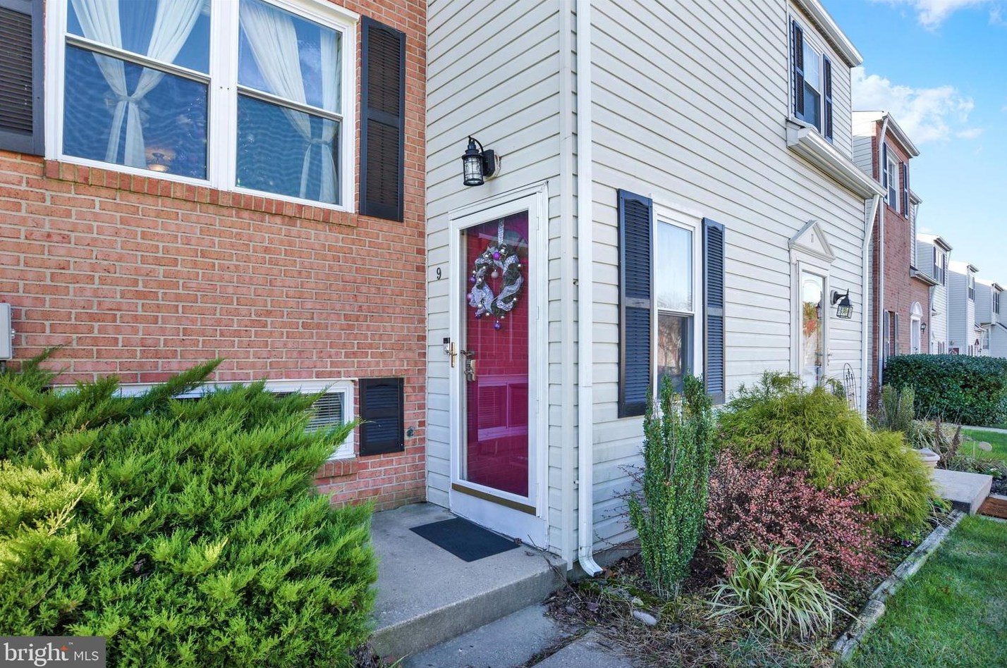 9 Halfpenny Ln, Baltimore, MD 21228-1151