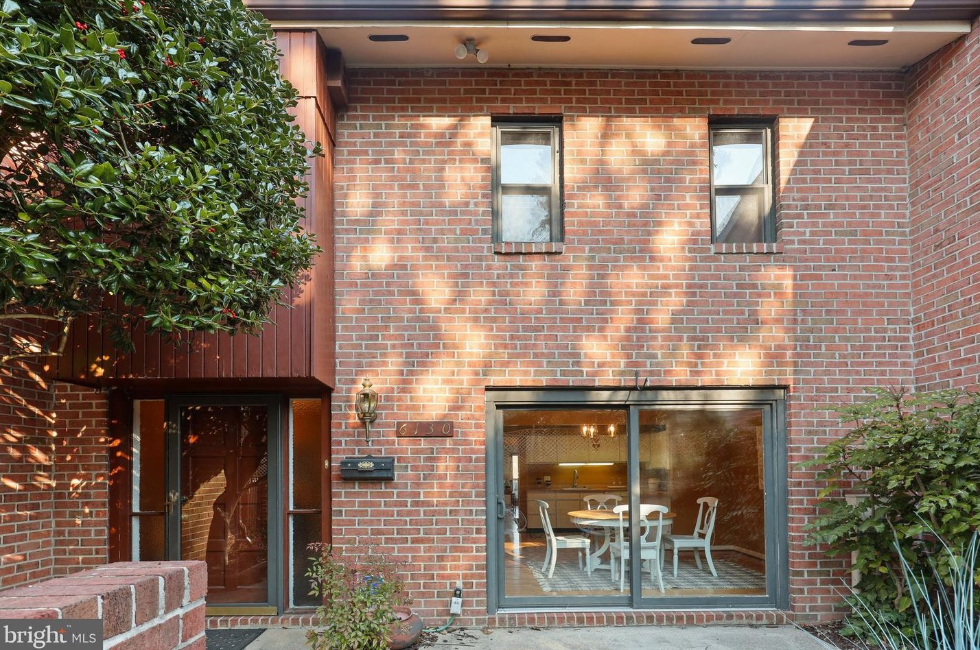 6130 Buckingham Manor Dr, Baltimore, MD 21210-1004