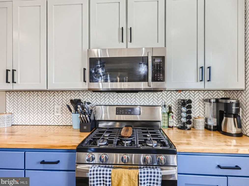 1621 Aberdeen Rd, Baltimore MD  21286-8126 exterior