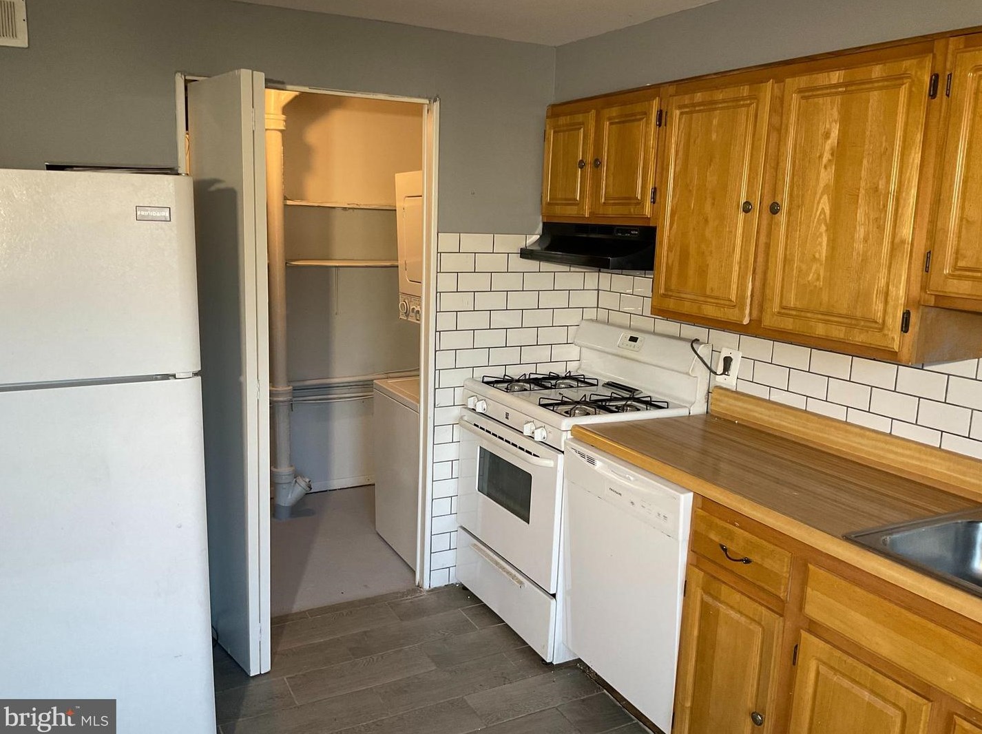 7952 Eastdale Rd, Baltimore MD  21224-2017 exterior