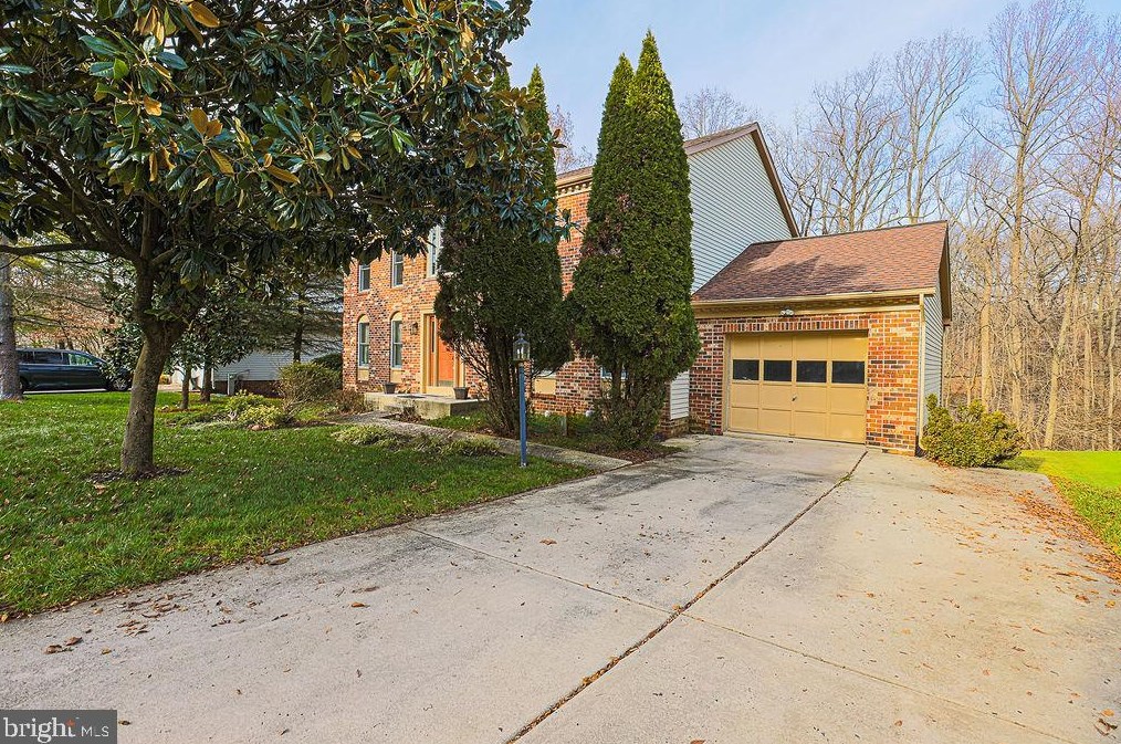 2726 Moores Valley Dr, Baltimore, MD 21209-1049
