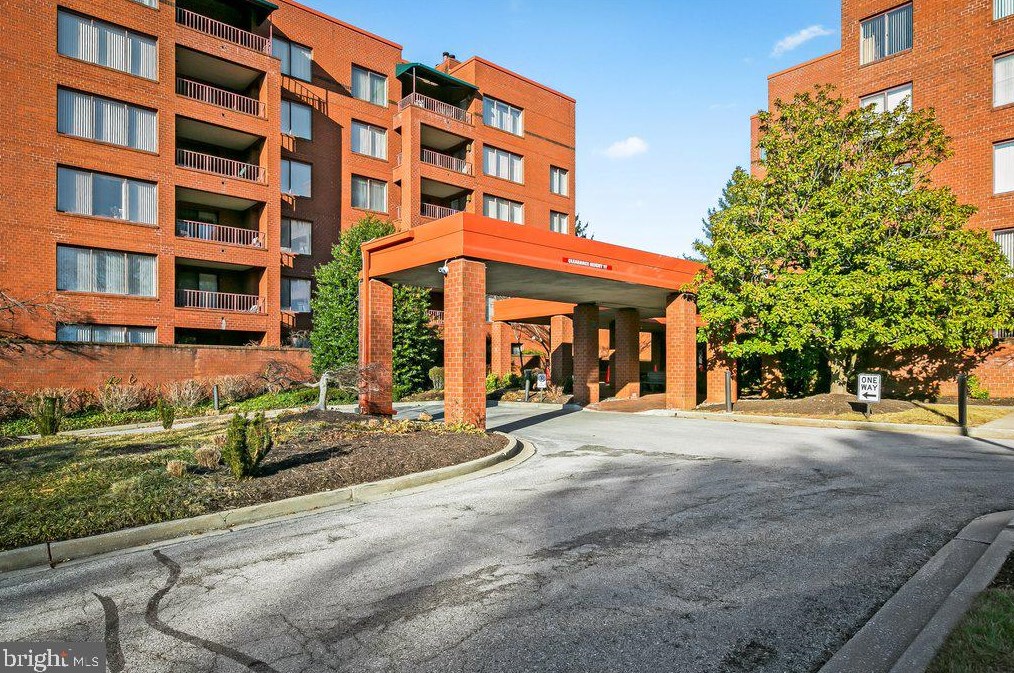 1 Gristmill Ct, Baltimore, MD 21208-1370