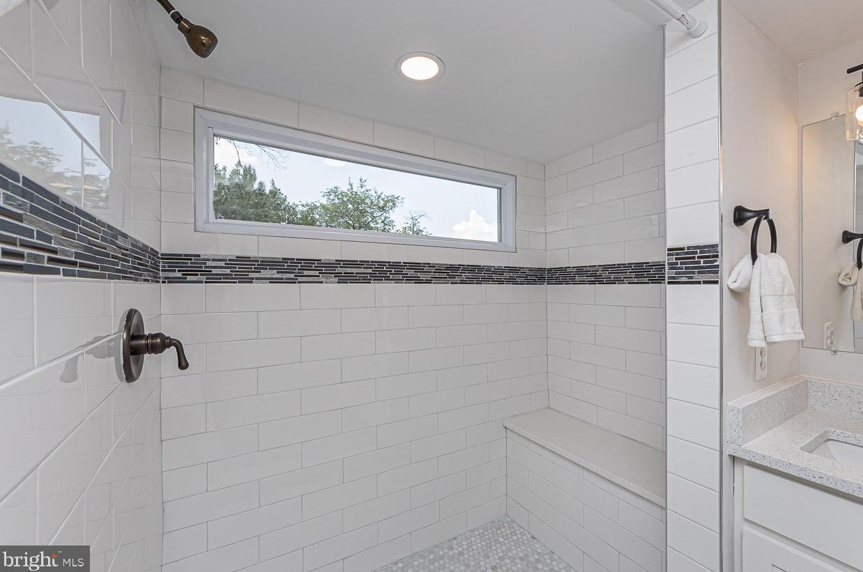 212 Riverside Dr, Baltimore MD  21221-6826 exterior