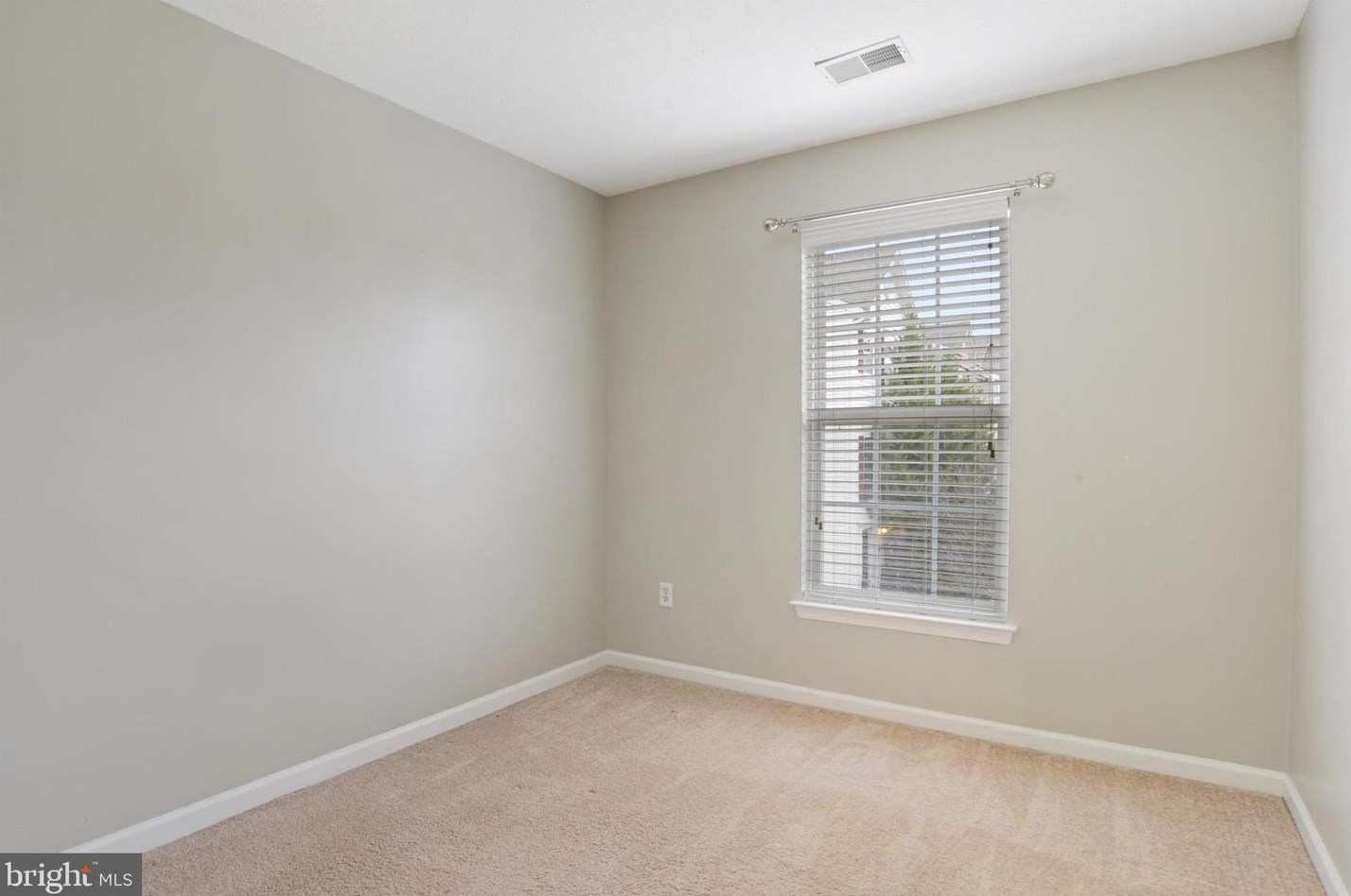 17 Caterham Ct, Baltimore MD  21237-5000 exterior