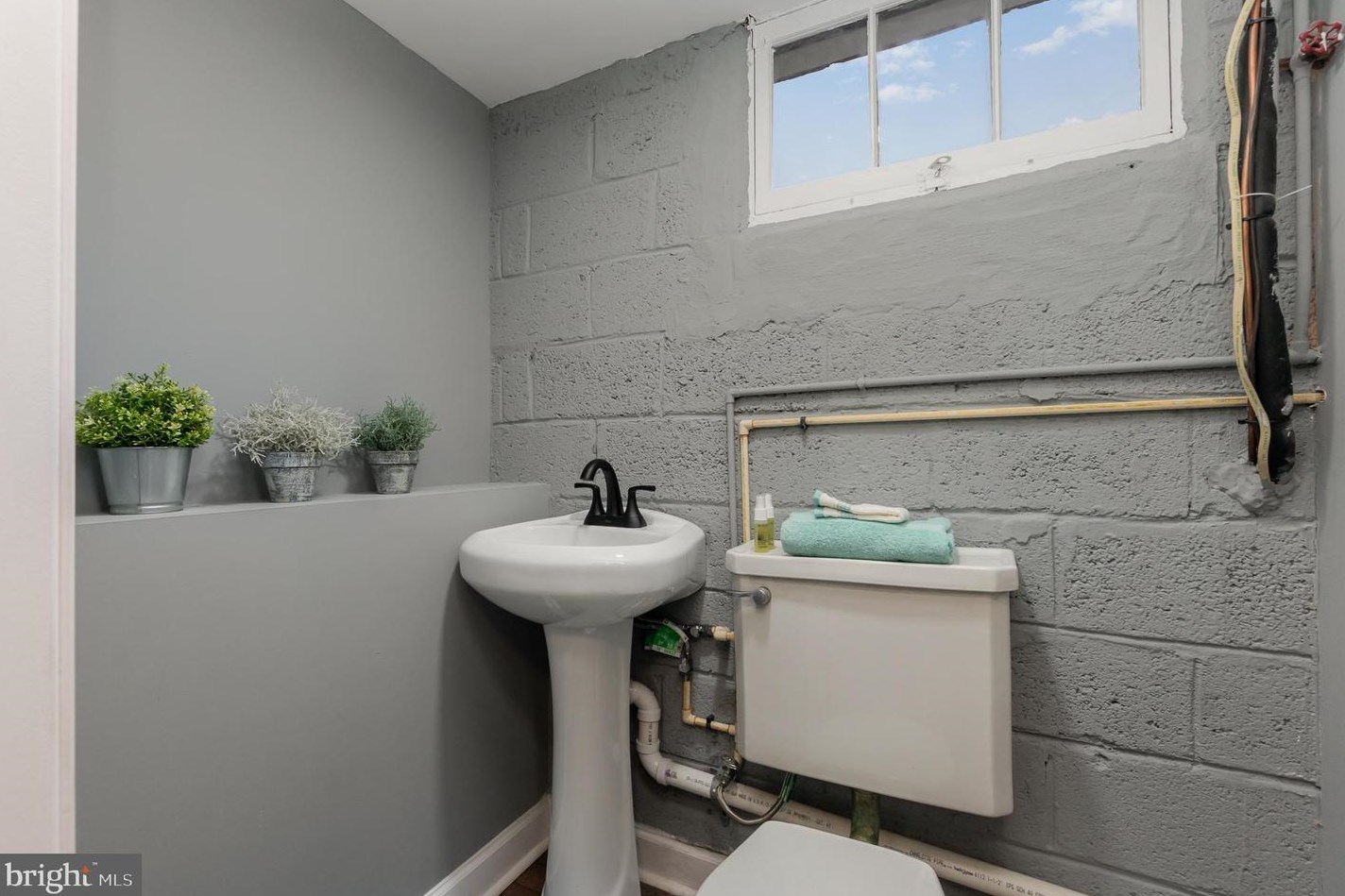 8130 Kirkwall Ct, Baltimore MD  21286-8321 exterior