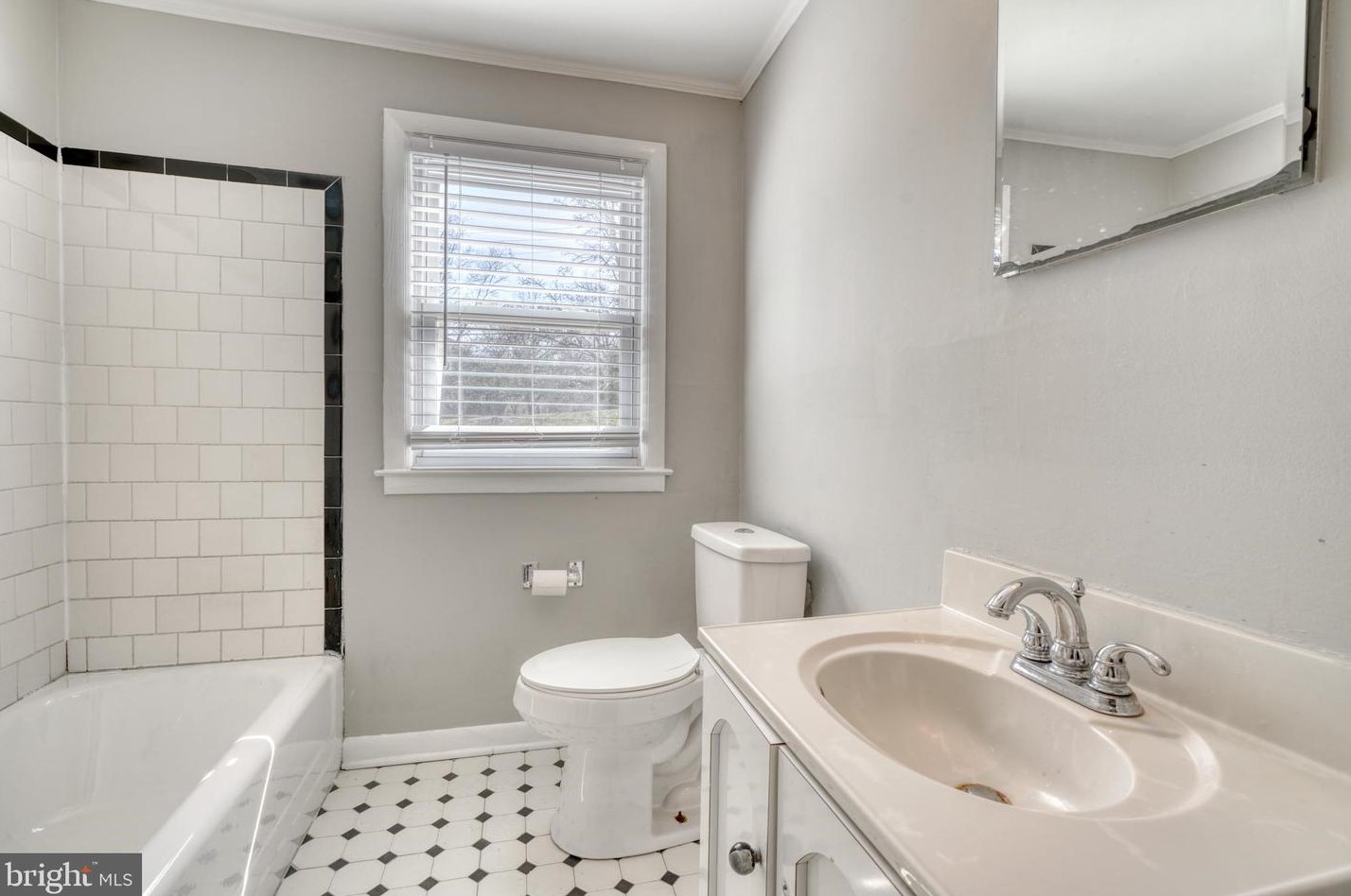 704 Providence Rd, Baltimore MD 21286-1562 exterior