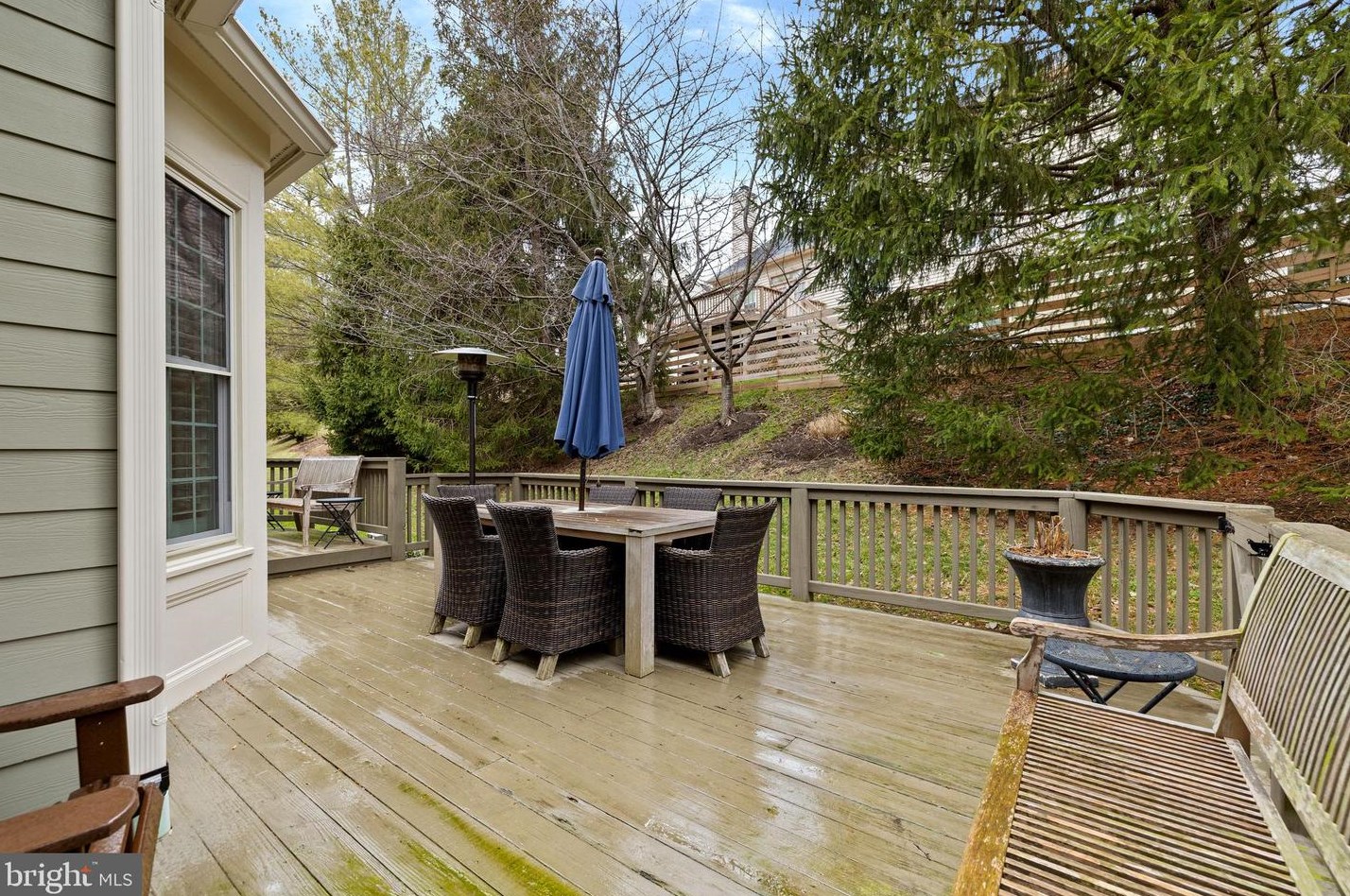 4 Old Granary Ct, Baltimore MD  21228-5358 exterior