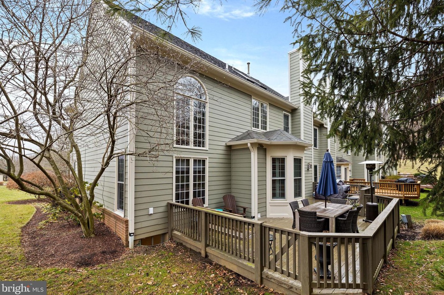 4 Old Granary Ct, Baltimore MD  21228-5358 exterior