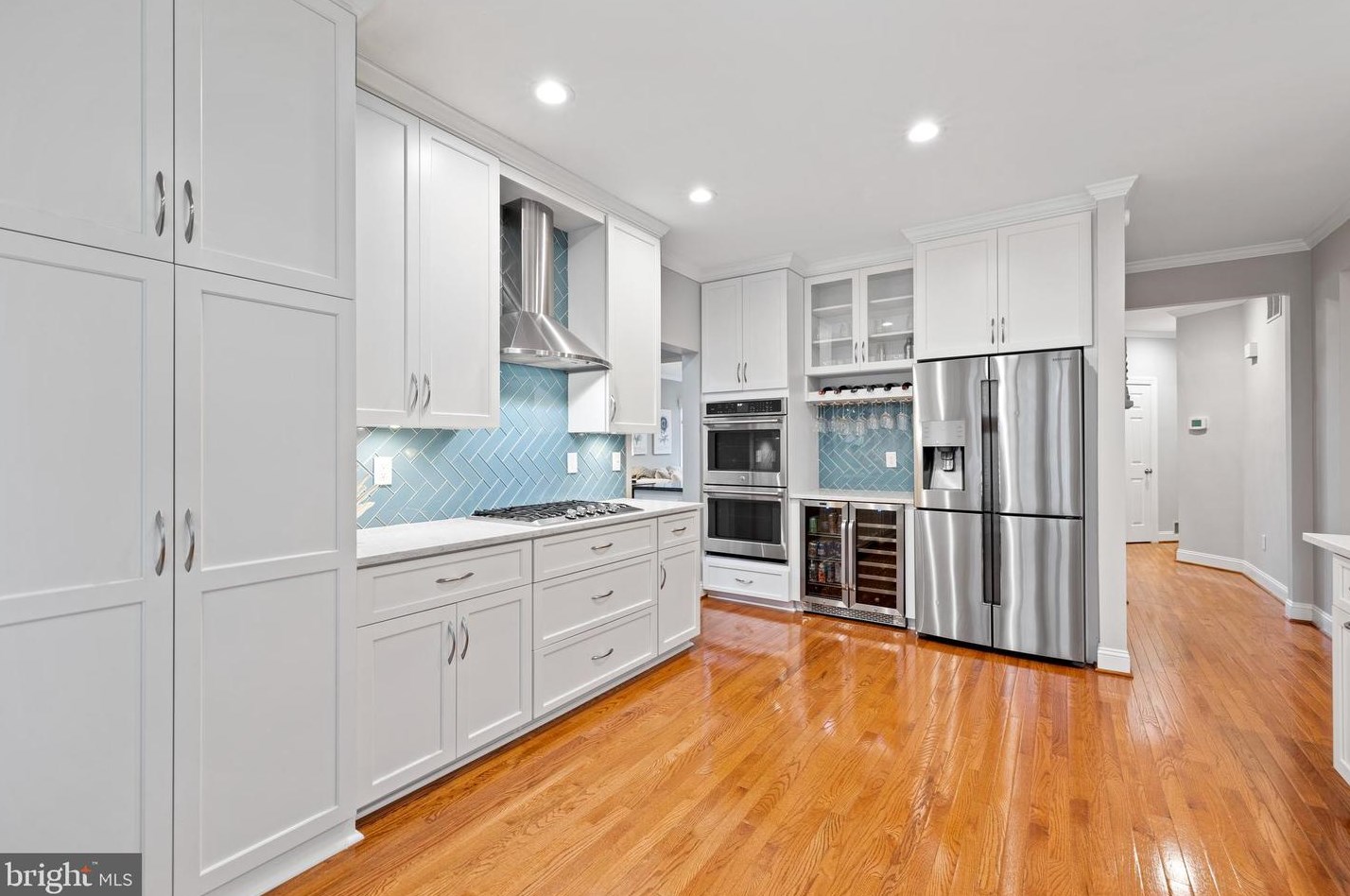 4 Old Granary Ct, Baltimore MD  21228-5358 exterior