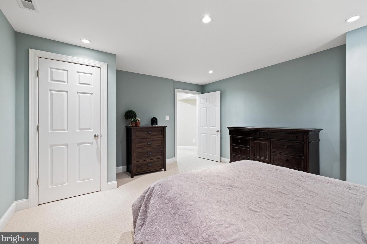 4 Old Granary Ct, Baltimore MD  21228-5358 exterior
