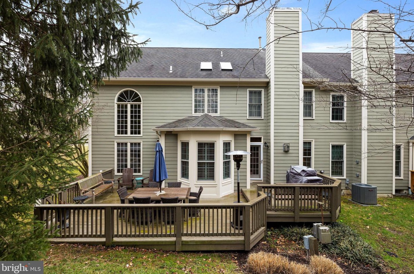 4 Old Granary Ct, Baltimore MD  21228-5358 exterior