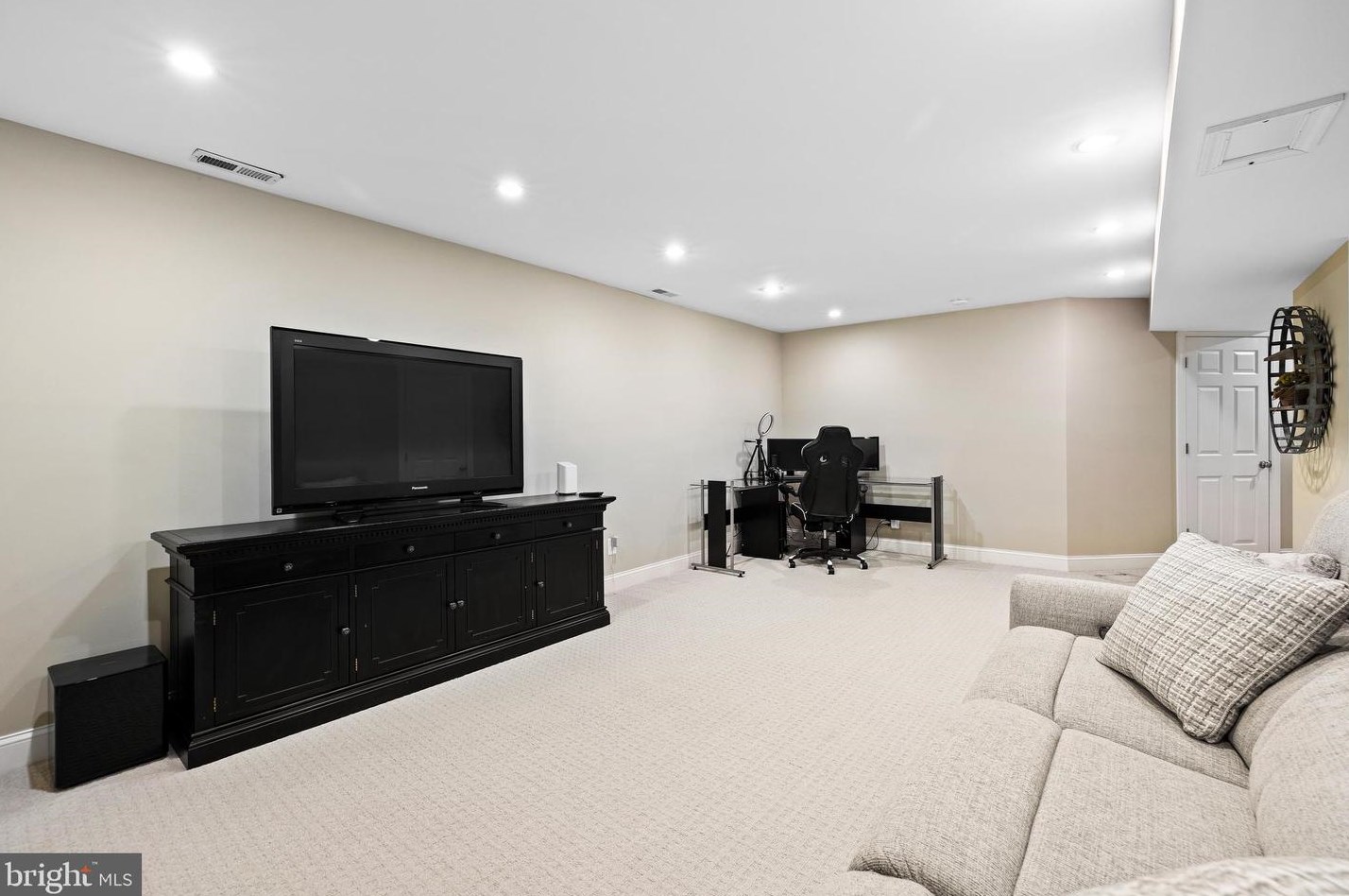 4 Old Granary Ct, Baltimore MD  21228-5358 exterior