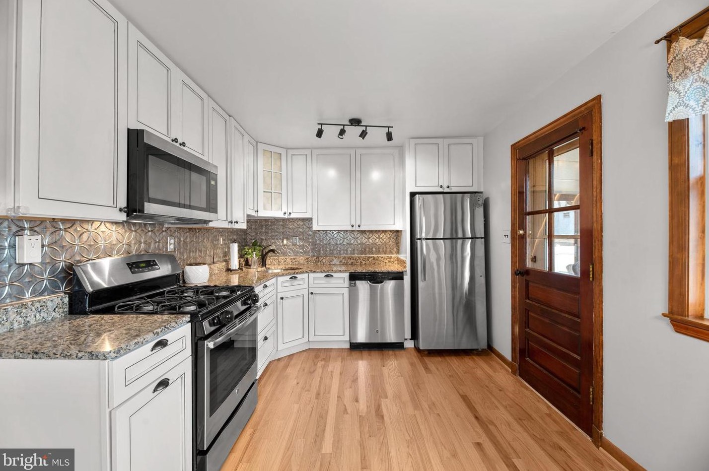 1513 Arbutus Ave, Baltimore MD  21227-4013 exterior