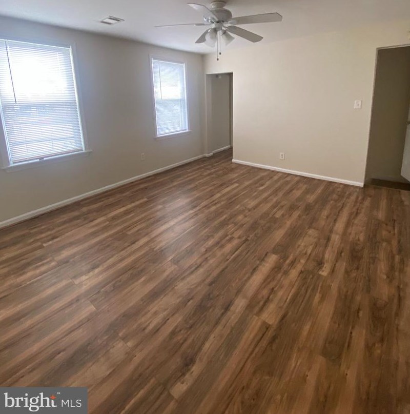 33 Sollers Point Rd, Baltimore, MD 21222