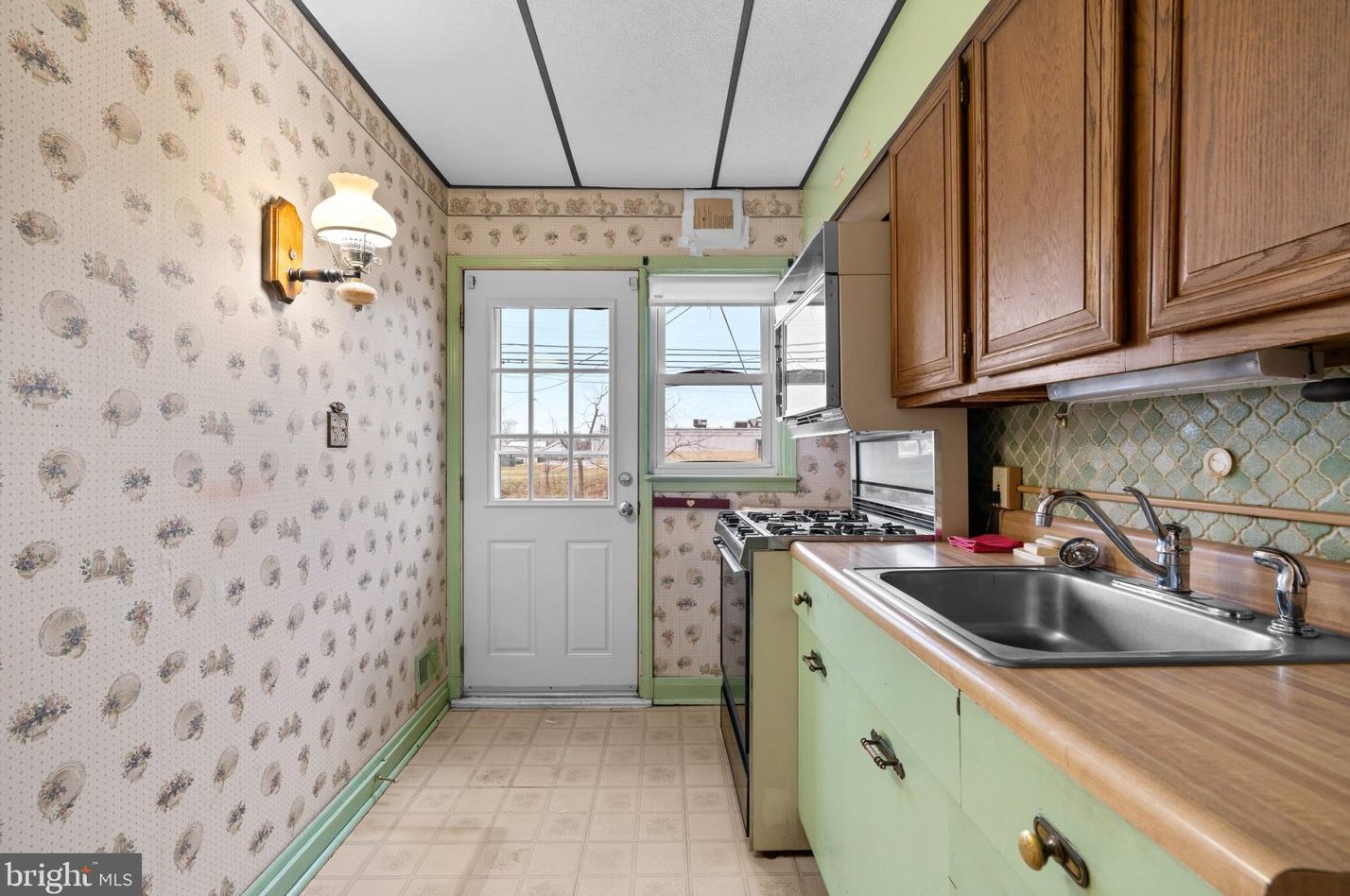 2812 Plainfield Rd, Baltimore MD  21222-2234 exterior