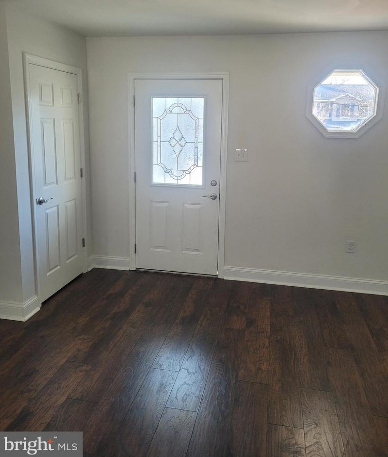 317 Greyhound Rd, Baltimore, MD 21221