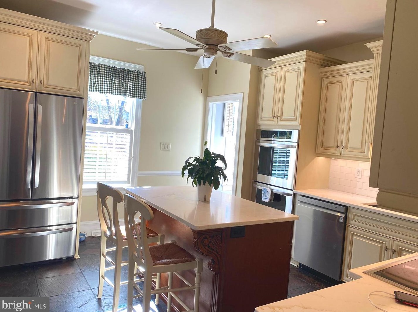 1005 Rolandvue Rd, Baltimore MD  21204-6816 exterior