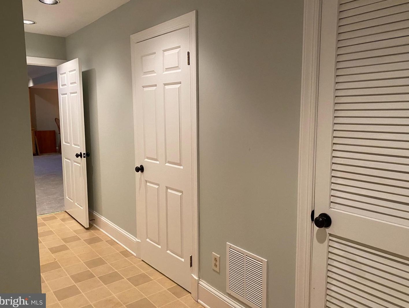 1005 Rolandvue Rd, Baltimore MD  21204-6816 exterior