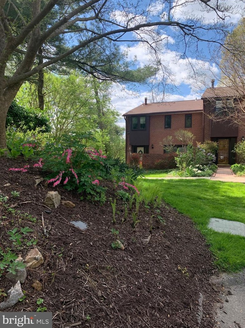 6100 Buckingham Manor Dr, Baltimore, MD 21210-1004