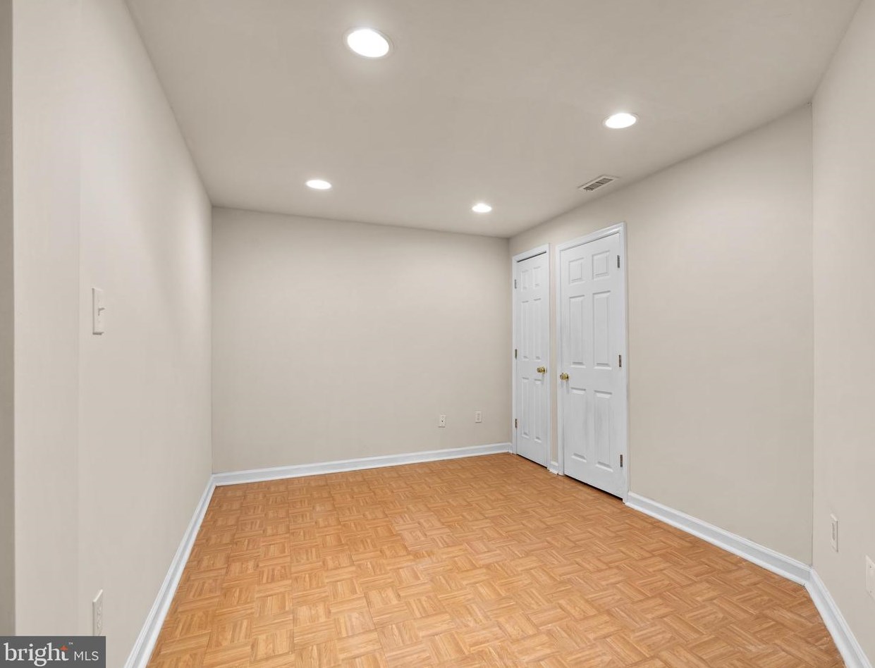 216 Vale Crest Ct, Baltimore MD  21221-4700 exterior