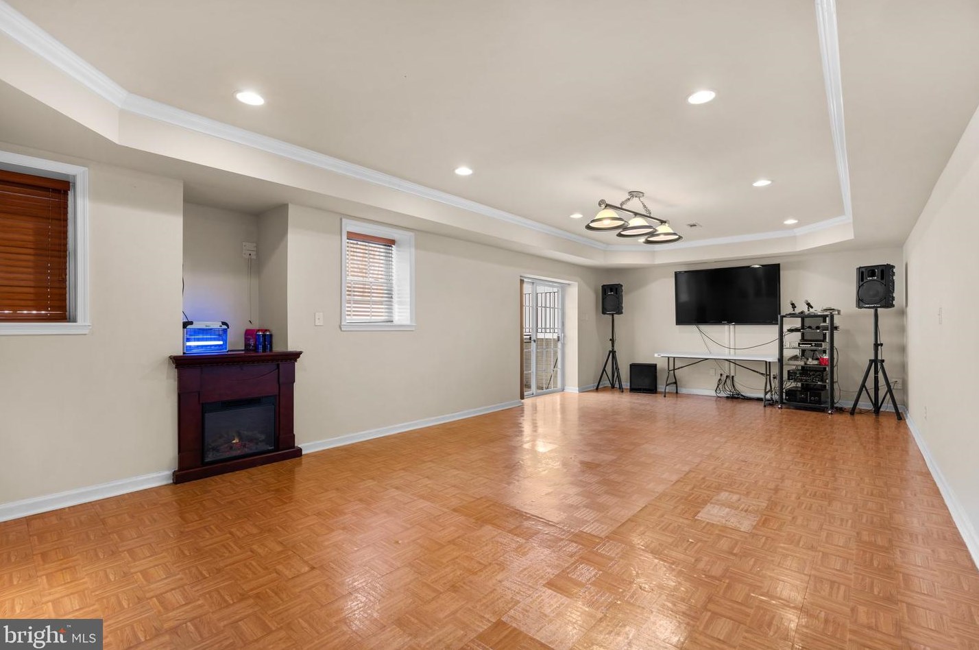 216 Vale Crest Ct, Baltimore MD  21221-4700 exterior