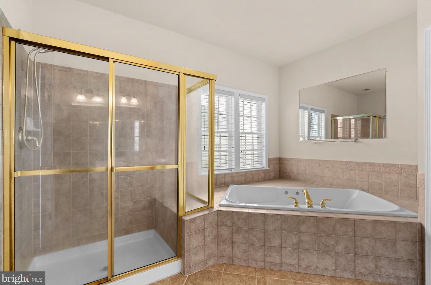 216 Vale Crest Ct, Baltimore MD  21221-4700 exterior