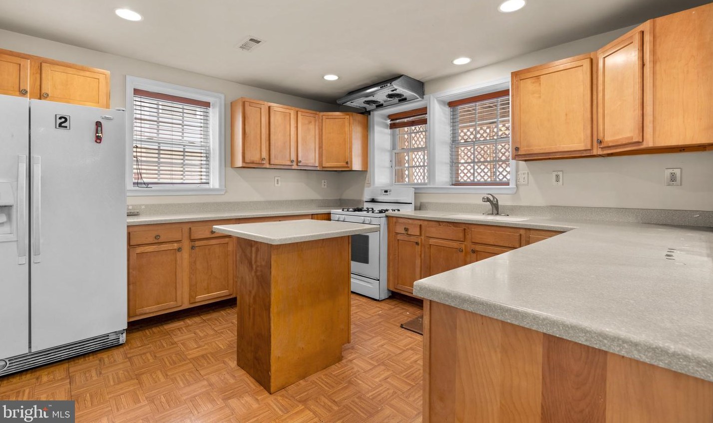 216 Vale Crest Ct, Baltimore MD  21221-4700 exterior