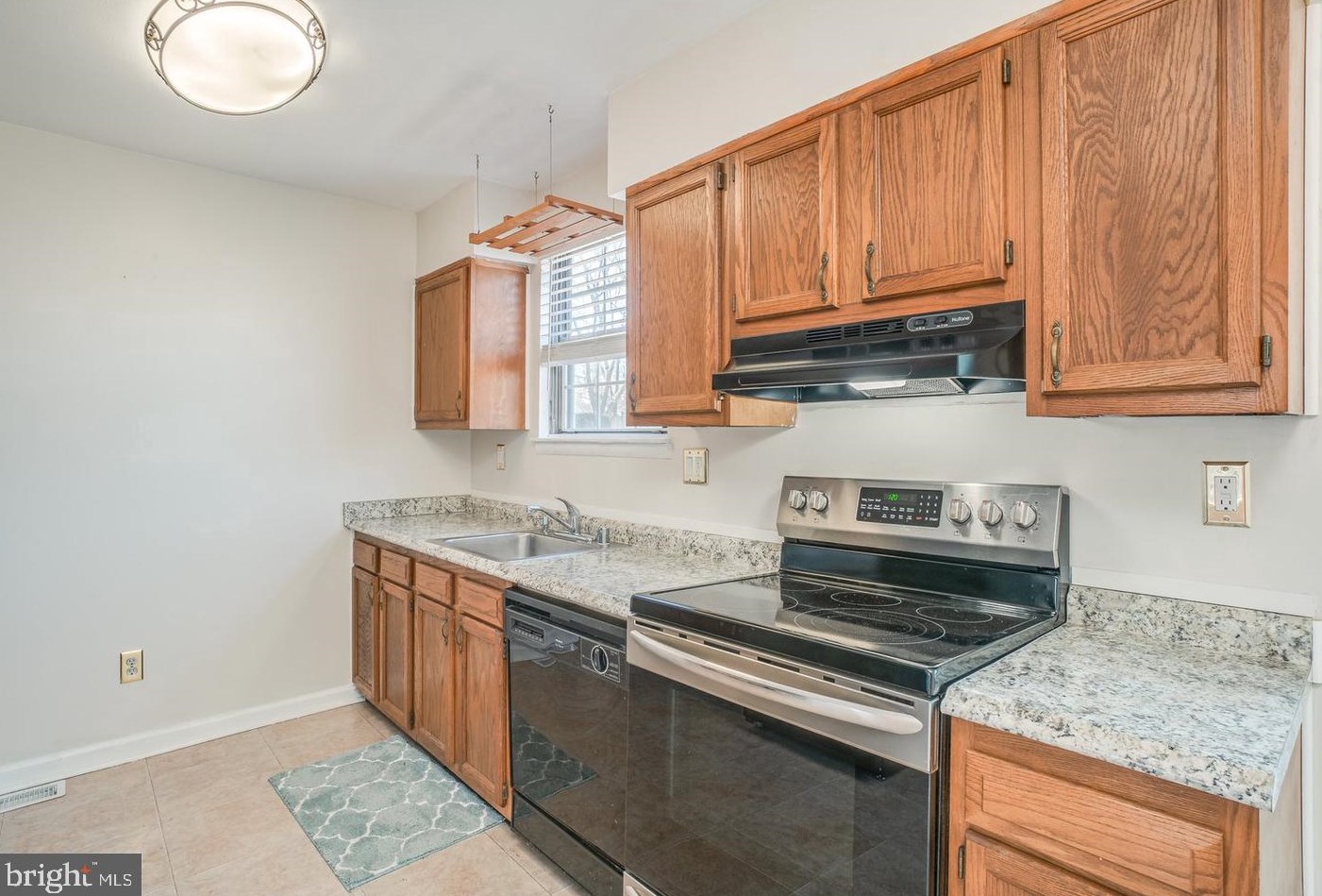 16 Ebbing Ct, Baltimore, MD 21221