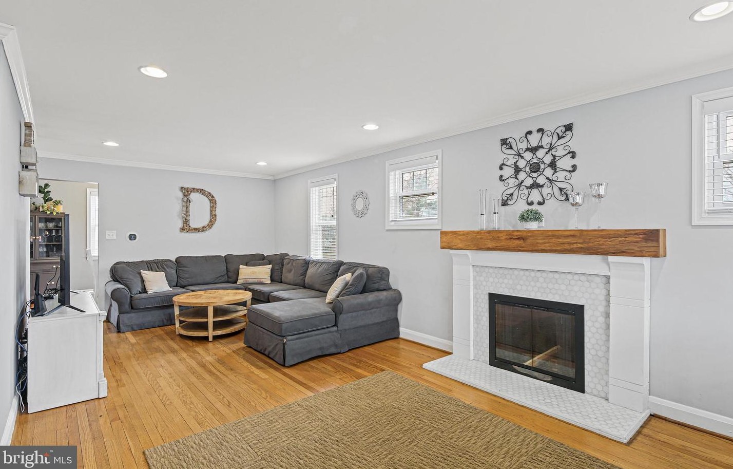 8705 Maravoss Ln, Baltimore, MD 21234-4725
