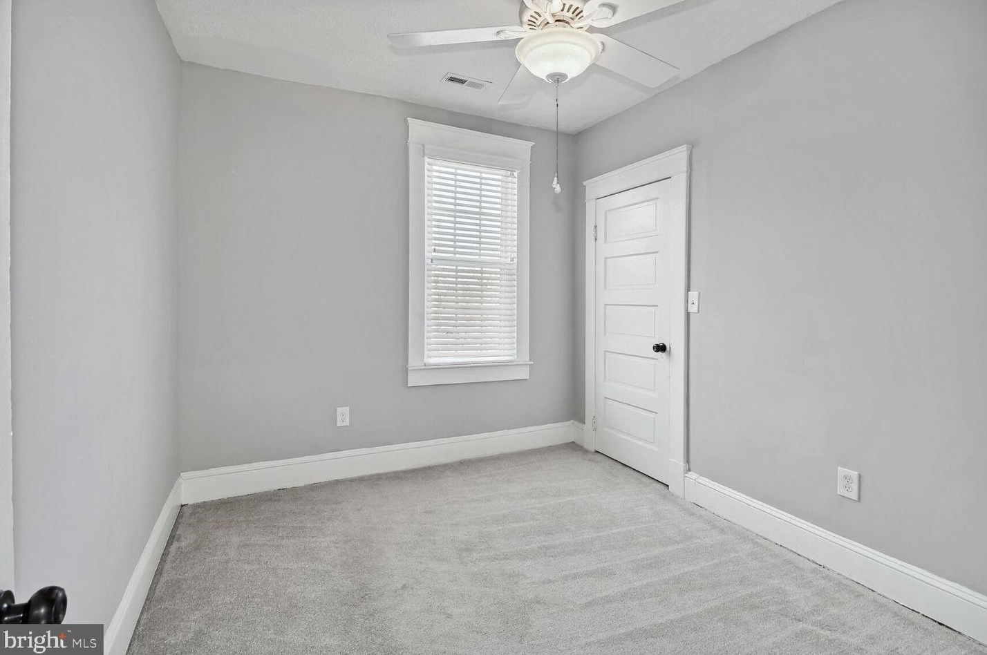 2807 Hammonds Ferry Rd, Baltimore MD  21227-3140 exterior