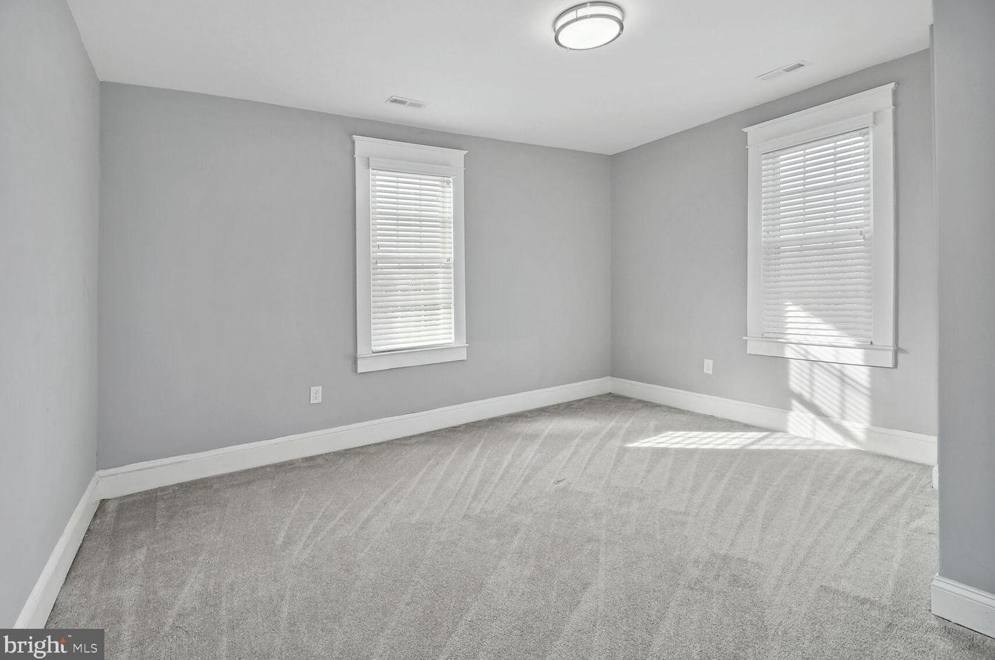 2807 Hammonds Ferry Rd, Baltimore MD  21227-3140 exterior