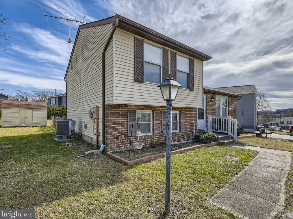 107 Sandhill Rd, Baltimore, MD 21221-3272