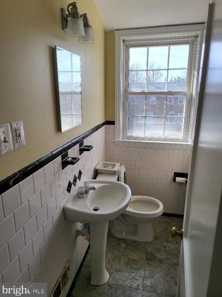 1644 Thetford Rd, Baltimore MD  21286-8130 exterior