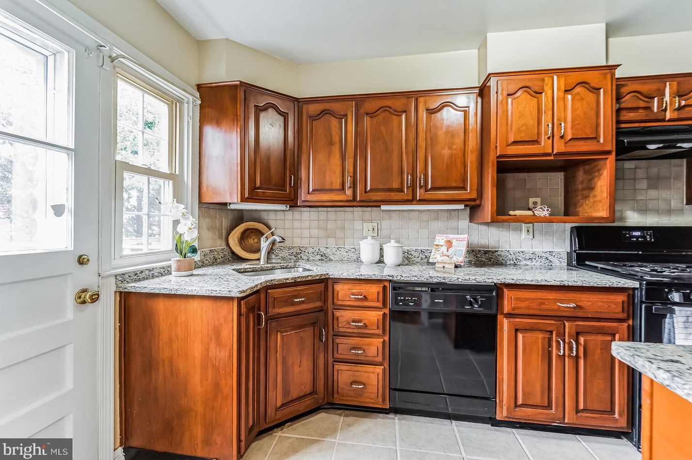 928 Radcliffe Rd, Baltimore MD  21204-2601 exterior