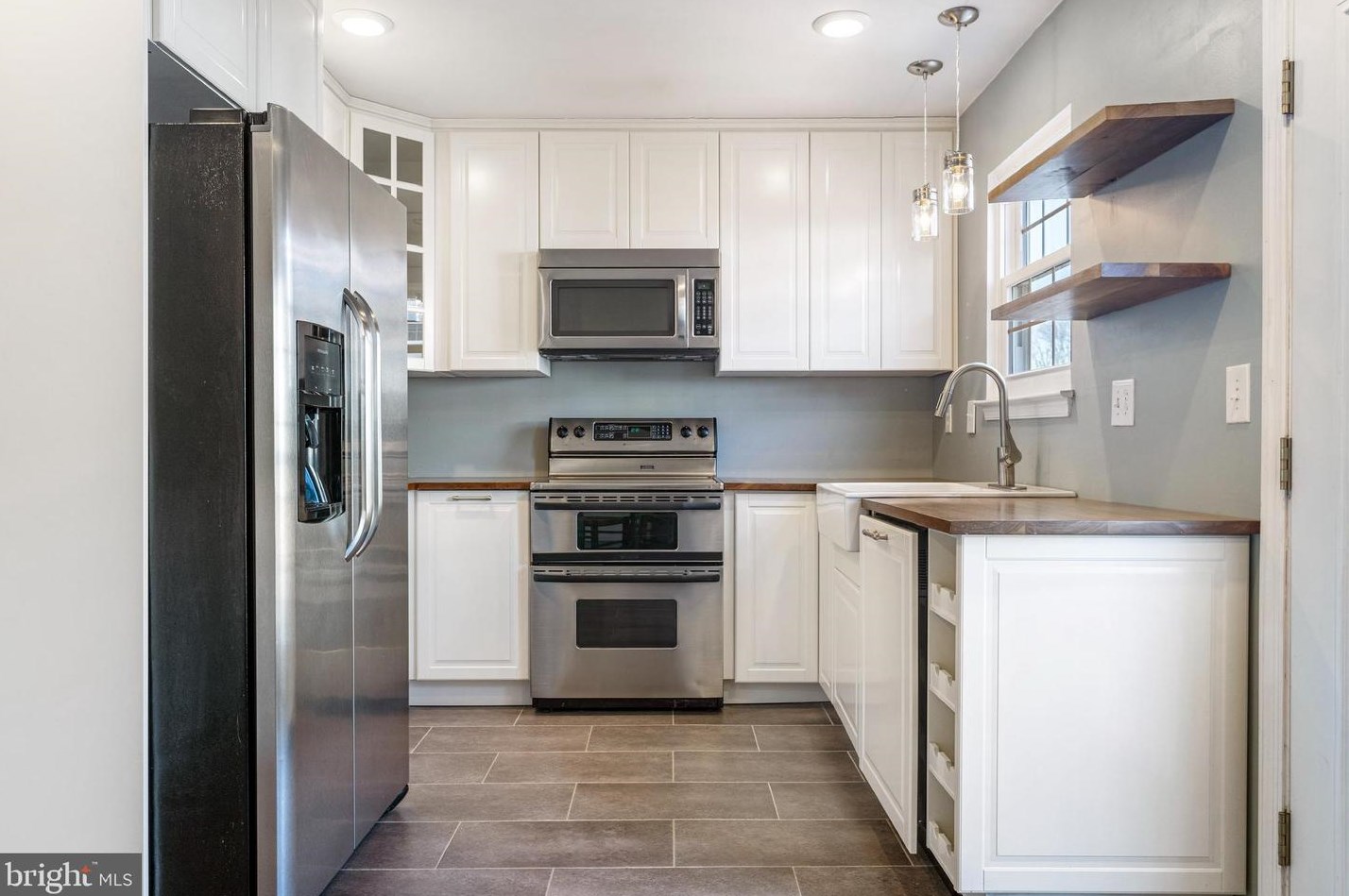 5712 Richardson Mews Sq, Baltimore MD  21227-4291 exterior