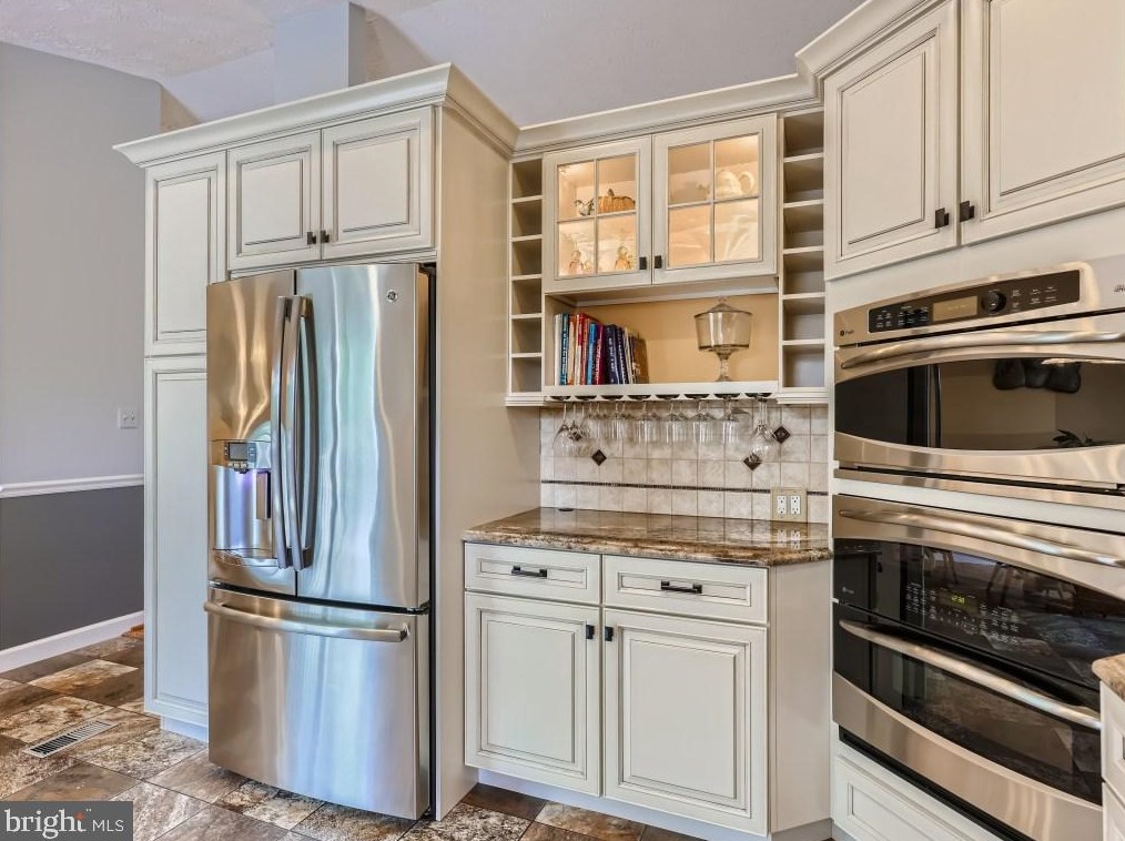 9215 Ramblebrook Rd, Baltimore, MD 21236-1752